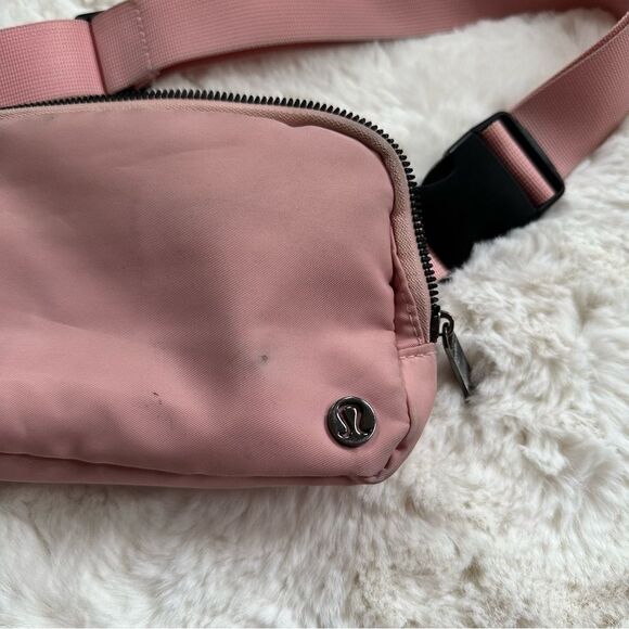 Lululemon pink Fanny pack / belt bag - Picture 6 of 16